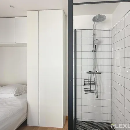 Sunny 1-bed In Marais District * Parigi
